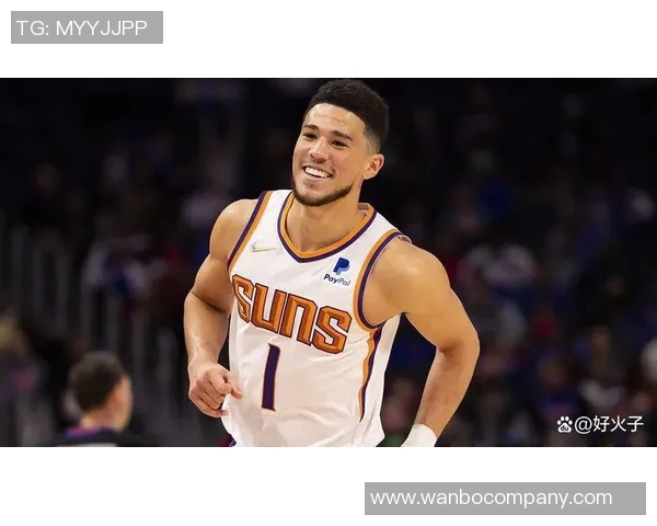 布克半场展现得分能力9投4中贡献14分2板5助表现抢眼