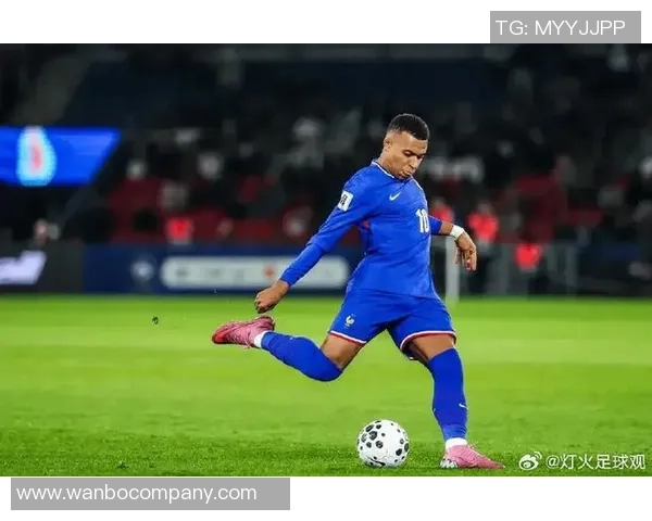 姆巴佩脚踝受伤后仍坚持为国家队出战再度扭伤引发关注